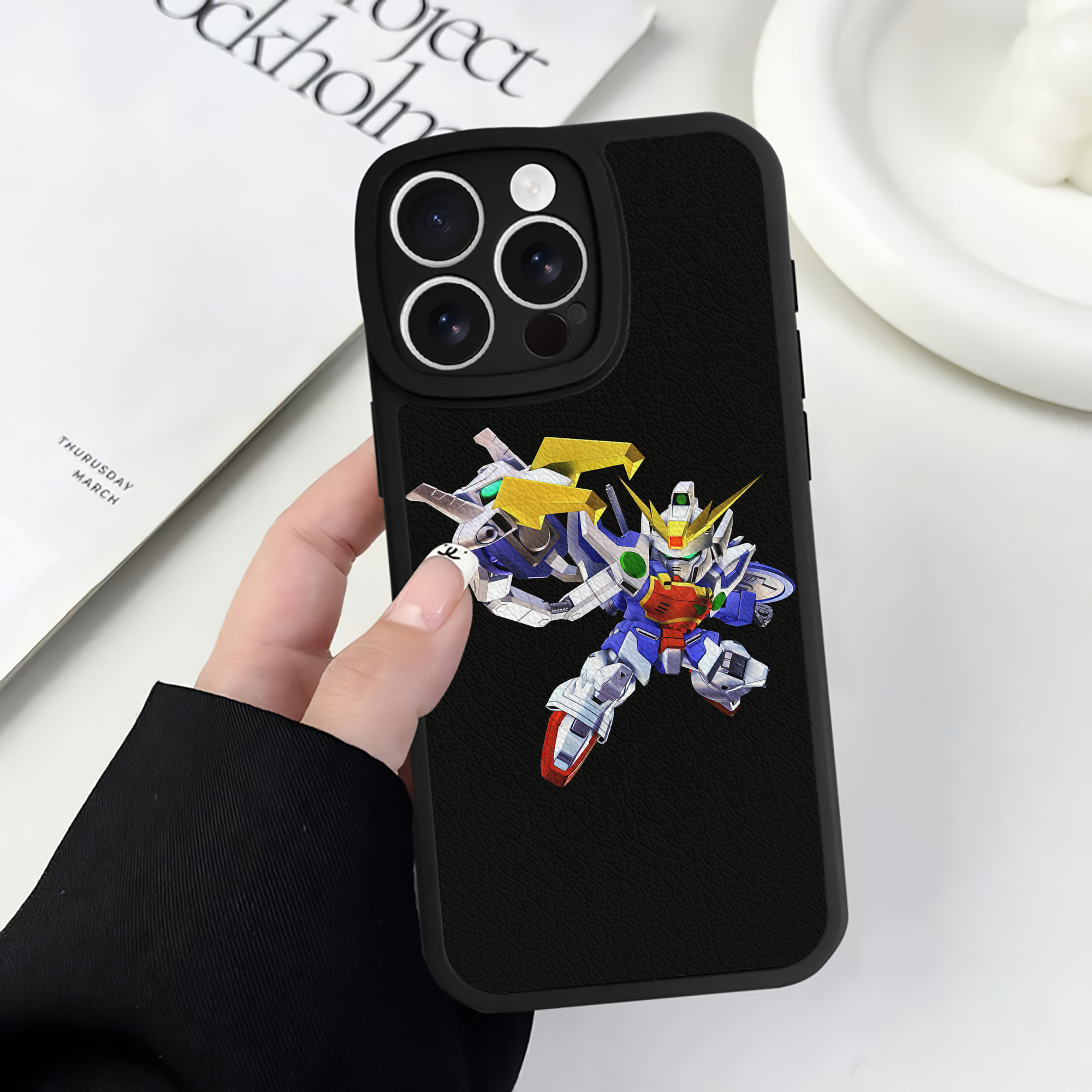 （画像用） 機動戦士ガンダム Mobile Suit Gundam 【iPhone 16シリーズ対応】シリコンスマホケース（レザー調） 材質：シリコン